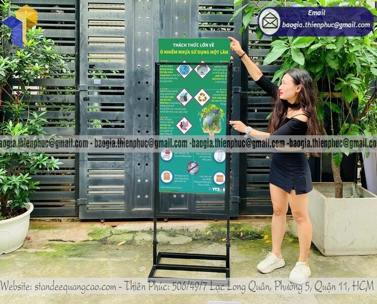 Biển hiệu đứng bằng khung sắt in 2 mặt cho sự kiện gia công trực tiếp cho chiến dịch marketing