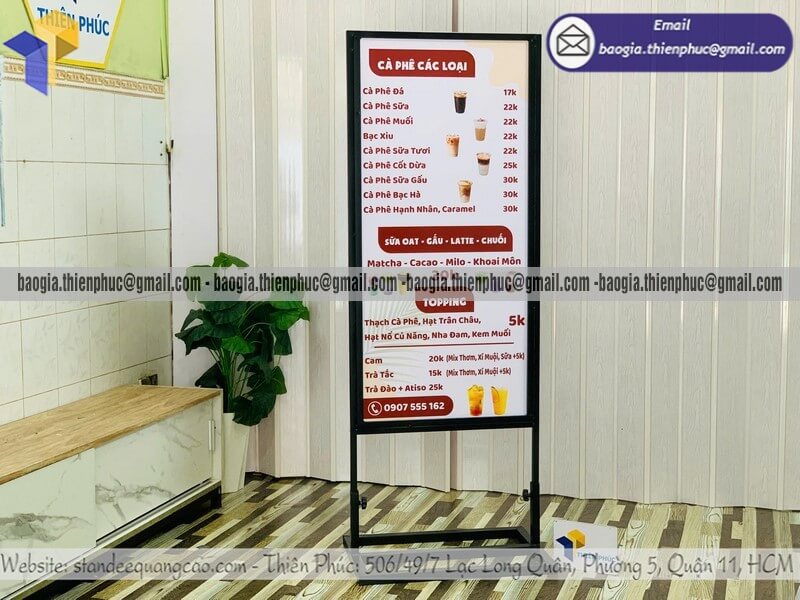 Biển hiệu quảng cáo đứng bằng khung sắt 2 mặt vỉa hè đối tượng kinh doanh nhỏ