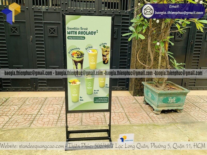 Biển hiệu quảng cáo đứng khung sắt in 2 mặt để vỉa hè