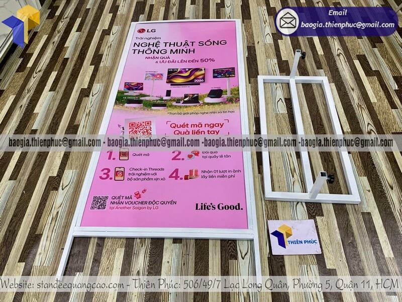 Biển quảng cáo sản phẩm đứng cỡ lớn in 2 mặt linh hoạt thay đổi nội dung