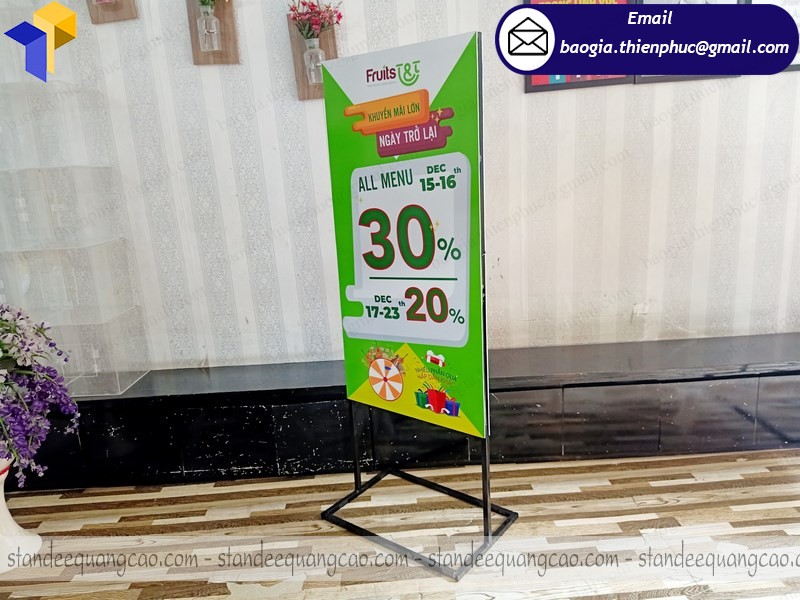 chân sắt standee quảng cáo