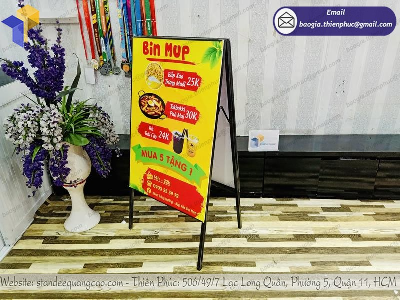 chân standee khung sắt đẹp