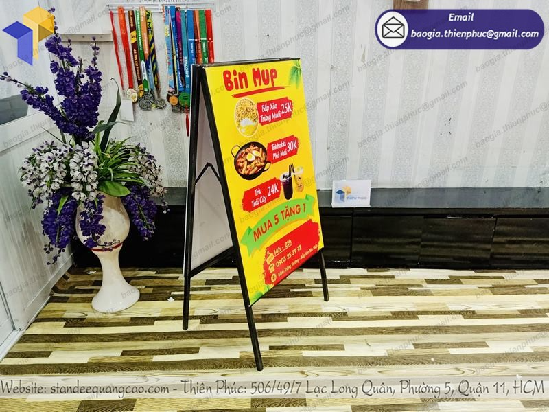 chân standee khung sắt giá rẻ