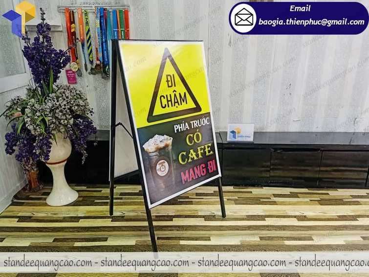 cung cấp standee quảng cáo chữ a