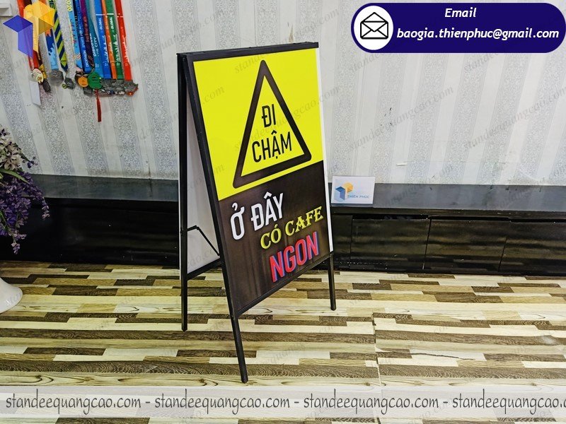 cung cấp standee quảng cáo giá rẻ