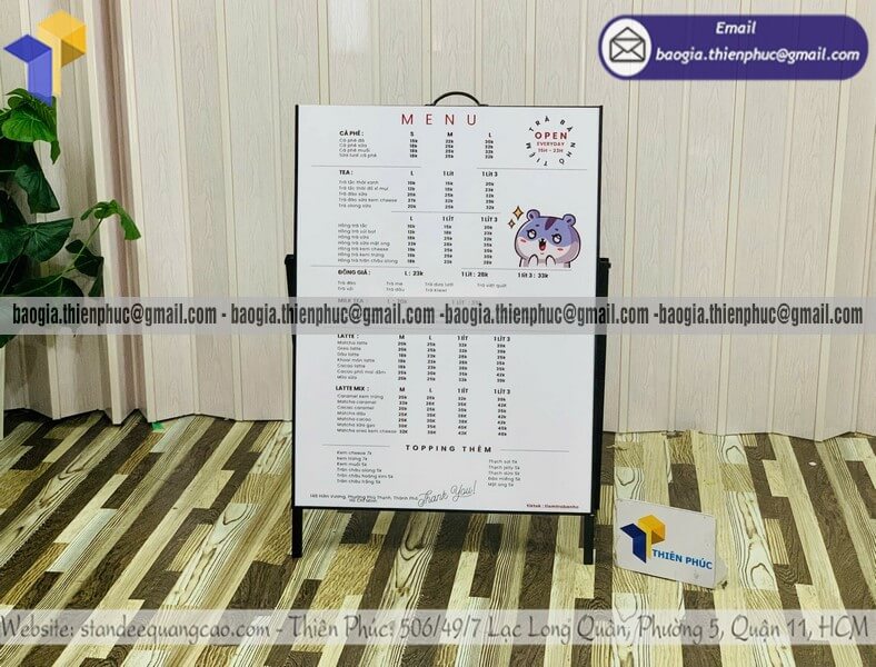 Đặt biển hiệu 1 mặt di động có chân sắt xếp gọn