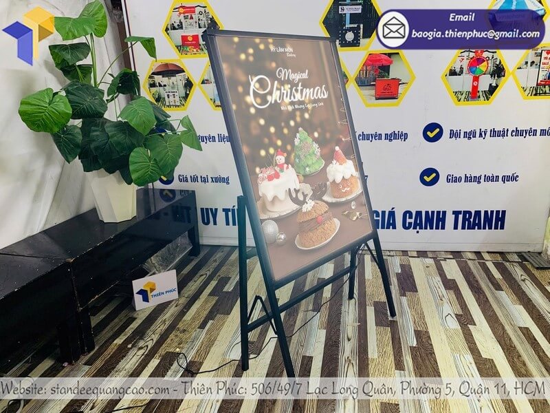 Đặt in bảng standee 1 mặt quảng cáo cho sự kiện marketing truyền thông