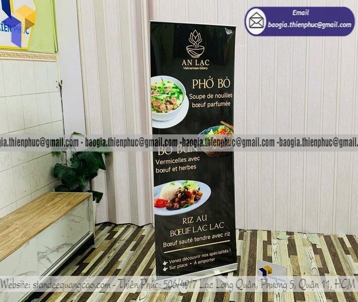 Đặt in standee cuốn nhôm dựng poster chuyên sự kiện sale setup nhanh