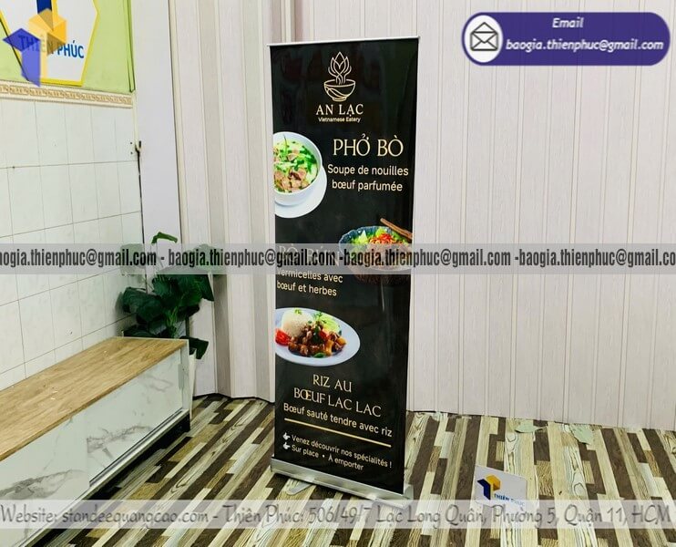 Đặt in standee cuốn nhôm dựng poster chuyên sự kiện chiến dịch quảng cáo sale off