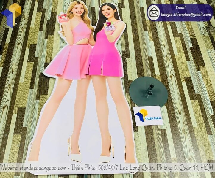 Đặt in standee mô hình người thật giao nhanh, in rõ