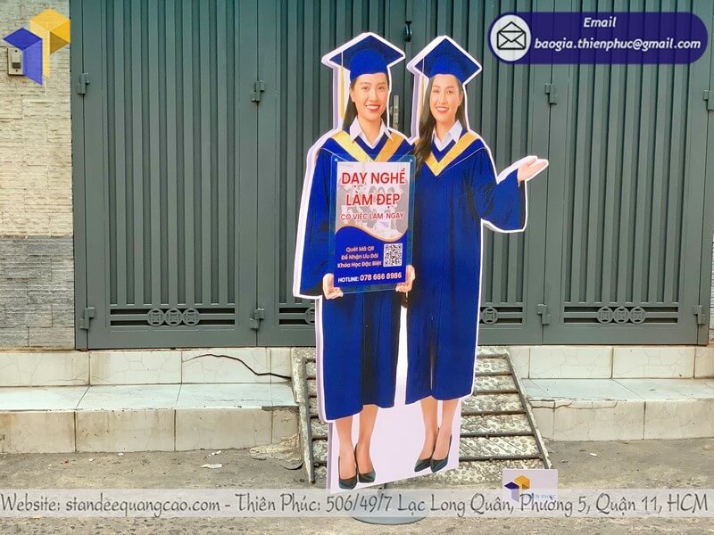 Đặt làm standee mô hình người thật quảng cáo in 3D cho kênh bán lẻ showroom