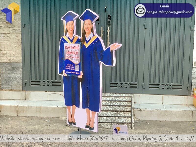 Đặt làm standee mô hình người thật quảng cáo bán lẻ mục đích quảng cáo