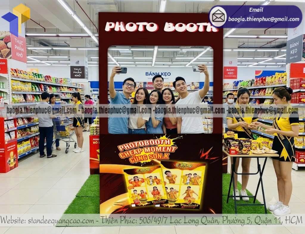Đặt mẫu backdrop nhỏ lắp ráp chụp ảnh tại event đẹp