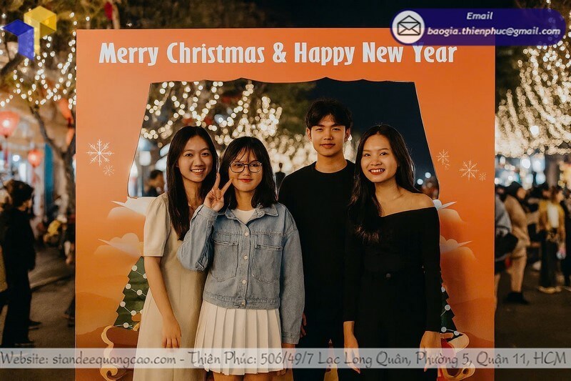 Đặt mẫu khung check in bằng formex dịp tết giá rẻ chụp ảnh gia đình hội xuân