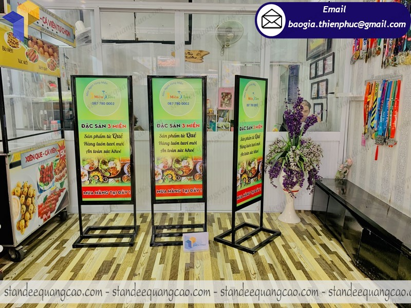 đặt mua khung standee quảng cáo