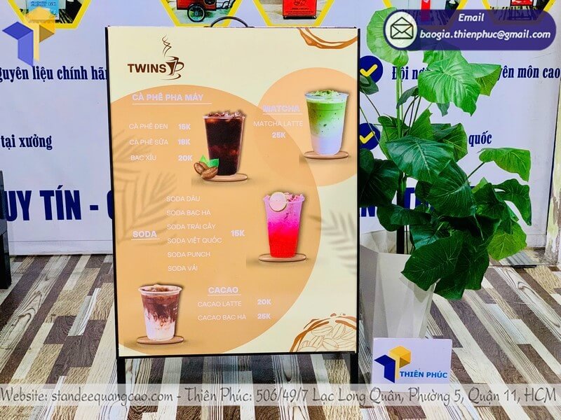 Đặt mua standee chữ A dựng trước cửa hàng giá rẻ cạnh tranh