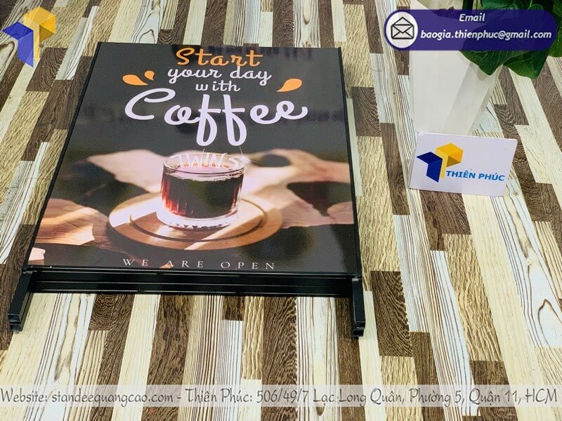 Đặt mua standee chữ A dựng trước cửa hàng giá rẻ tăng doanh thu