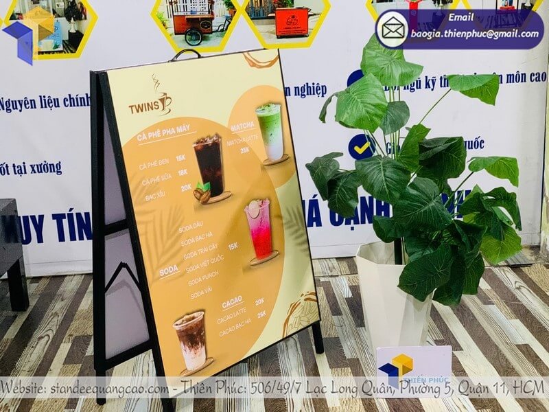 Đặt mua standee chữ A dựng trước cửa hàng giá rẻ đặt cọc 50%