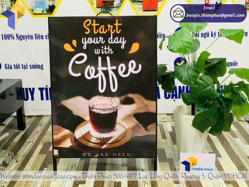 Đặt mua standee chữ A dựng trước cửa hàng giá rẻ