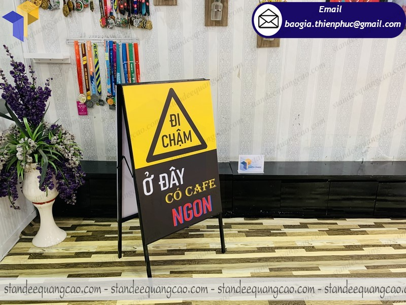 đặt mua standee chữ a khung sắt