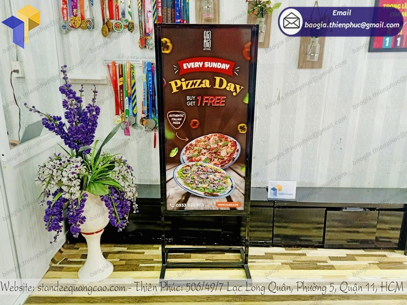 đặt mua standee sự kiện giá rẻ