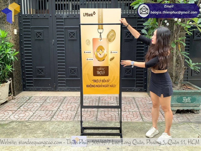Dịch vụ in standee khung sắt lấy ngay