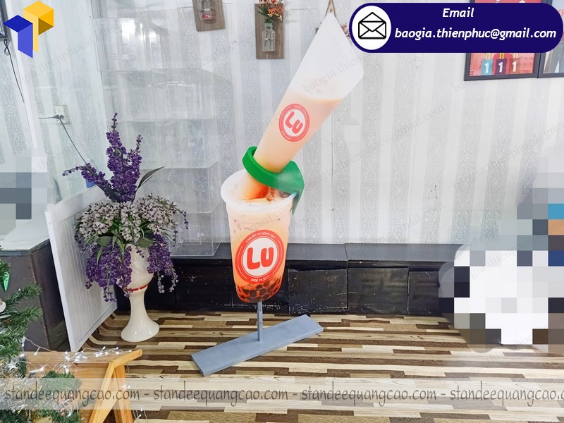 thiết kế standee mô hình theo yêu cầu