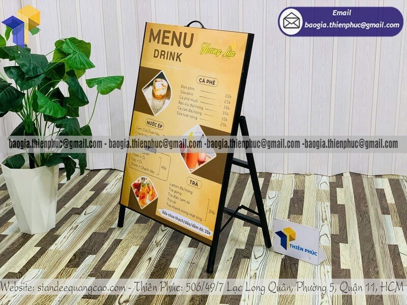 Giá bảng hiệu quảng cáo khung sắt in một mặt đơn giản cho cửa hàng shop cafe