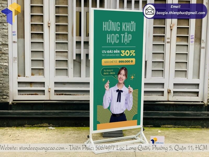 Giá bảng standee in 2 mặt đứng chịu gió ngoài trời nhận làm số lượng lớn