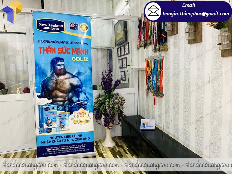 gia công chân standee nhôm giá rẻ