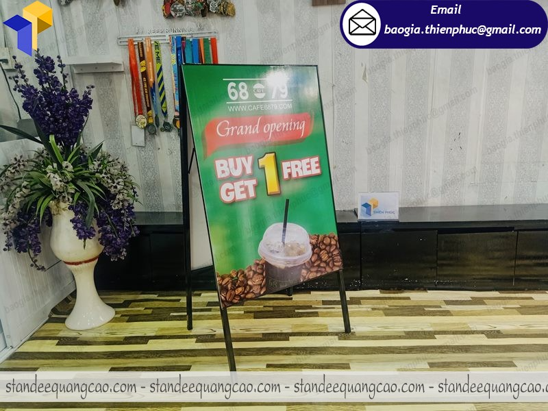 gia công chân standee khung sắt chữ a