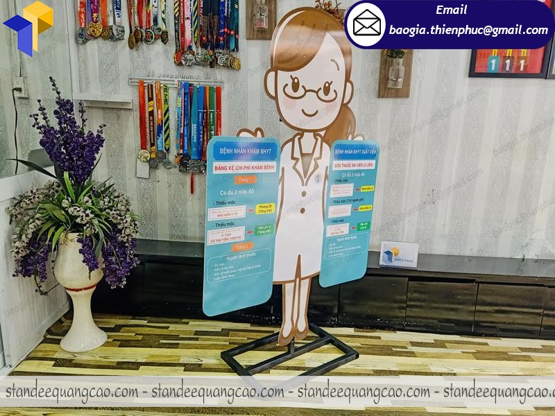 gia công standee mô hình khung sắt