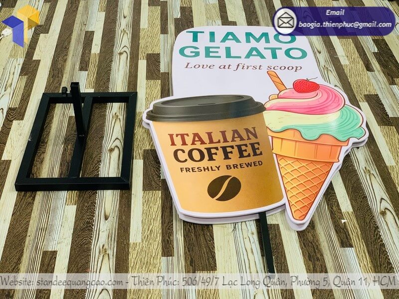 Gia công standee mô hình ly cafe trước cửa hàng giá rẻ cho xe đẩy đồ uống mang đi ngoài trời