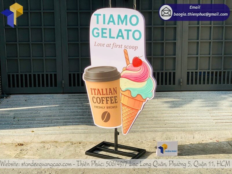 Gia công standee mô hình ly cafe trước cửa hàng giá rẻ khai trương chạy khuyến mãi