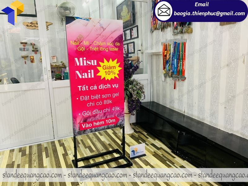 gia công standee quảng cáo sự kiện