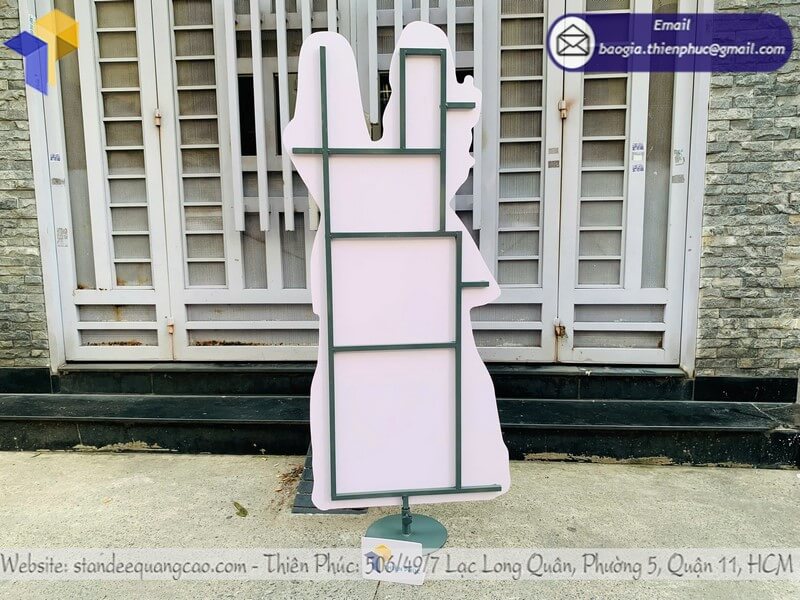Giá in standee mô hình người thật rẻ đẹp