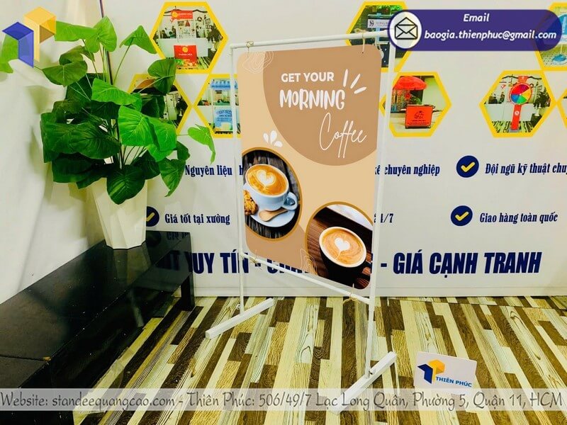 Giá khung poster 2 mặt dùng cho quảng cáo sản phẩm, in ấn rõ nét