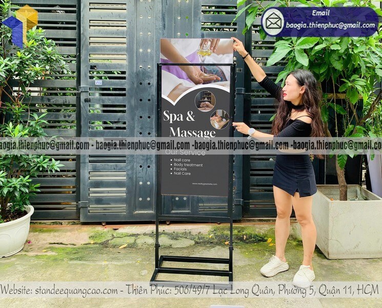 Giá làm standee quảng cáo 2 mặt in logo chất lượng