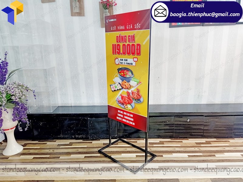 standee 2 mặt quảng cáo gà nướng giá rẻ