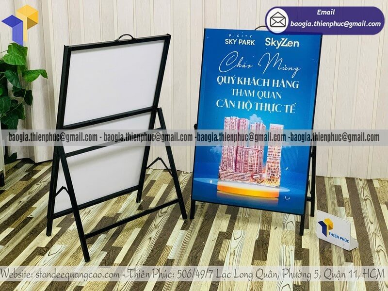 In bảng quảng cáo một mặt khung sắt xếp gọn di động di chuyển phù hợp mọi vị trí kinh doanh