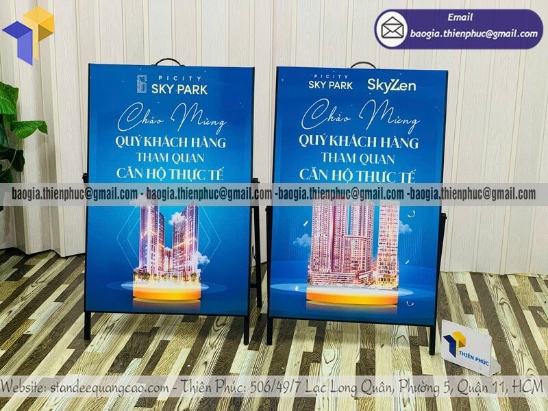 In bảng quảng cáo một mặt khung sắt xếp gọn di động di chuyển nhiều mục đích