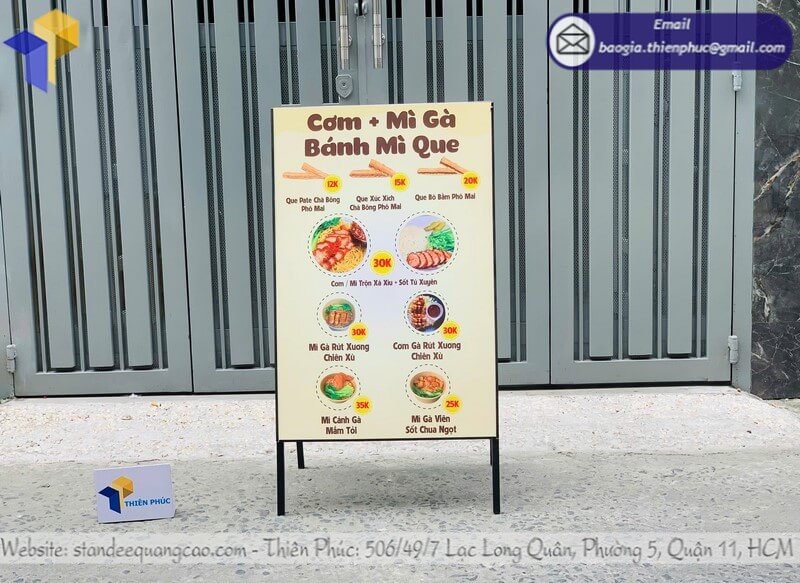 In bảng standee quảng cáo chữ A 2 mặt theo yêu cầu