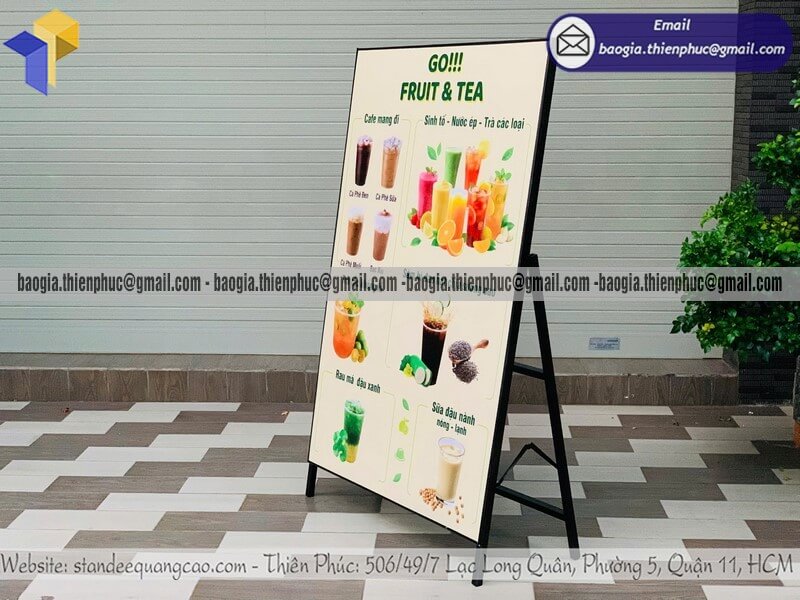 In logo standee quảng cáo 1 mặt đặt trước cửa hàng đẹp cho shop thời trang thu hút khách đi đường