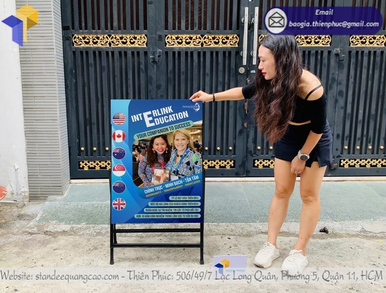 in standee 1 mặt gấp gọn