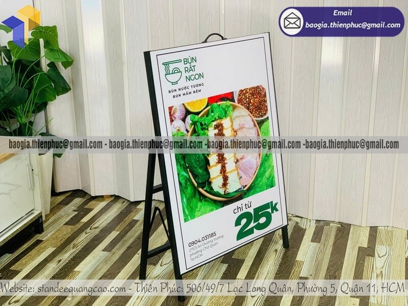 In standee 1 mặt khung sắt di động cho quán ăn kéo khách tự động vào quán