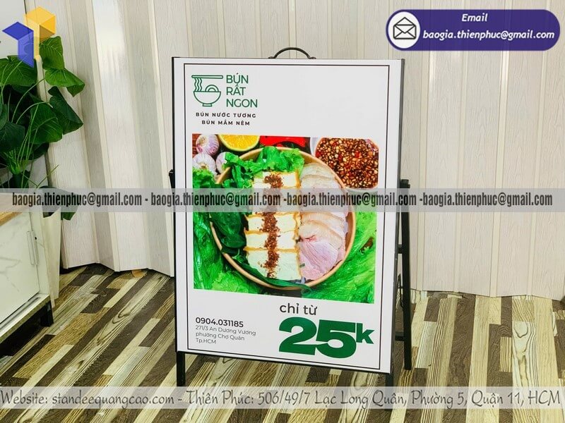 In standee 1 mặt khung sắt di động cho quán ăn