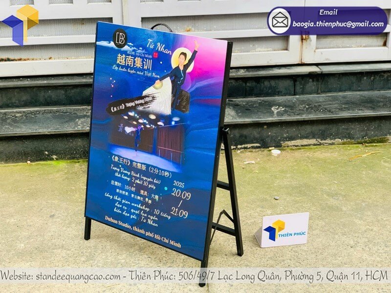 In standee 1 mặt theo yêu cầu khung sắt chắc chắn, tiện lợi
