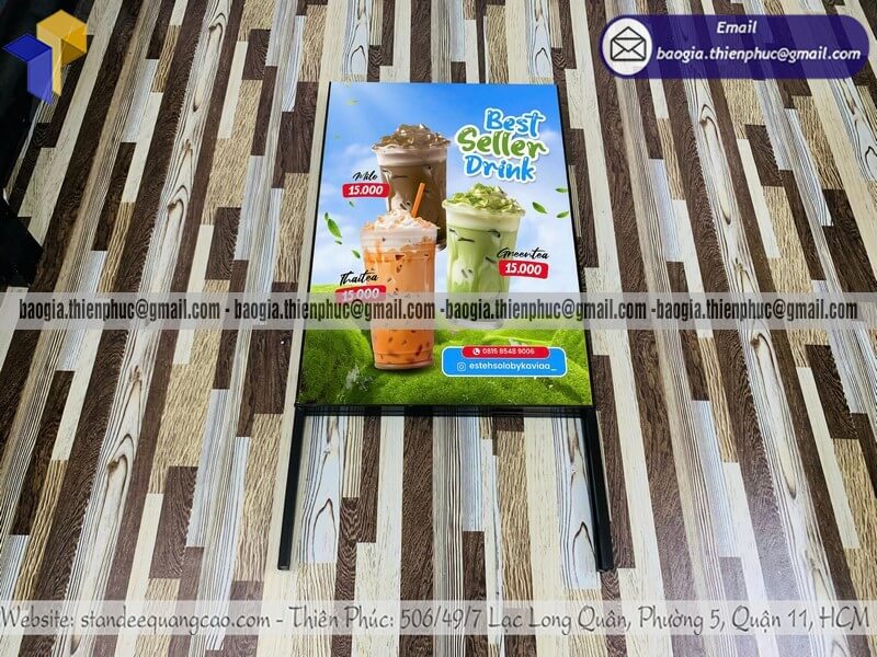 In standee A quảng cáo sản phẩm 2 mặt loại chân sắt sử dụng ngoài trời quảng cáo cho sale khai trương
