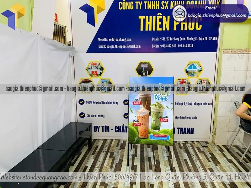 In standee A quảng cáo sản phẩm 2 mặt loại chân sắt