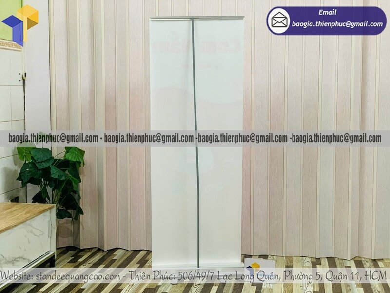 Đặt in standee cuốn nhôm quảng cáo một mặt quảng cáo nhanh thu hút khách hàng